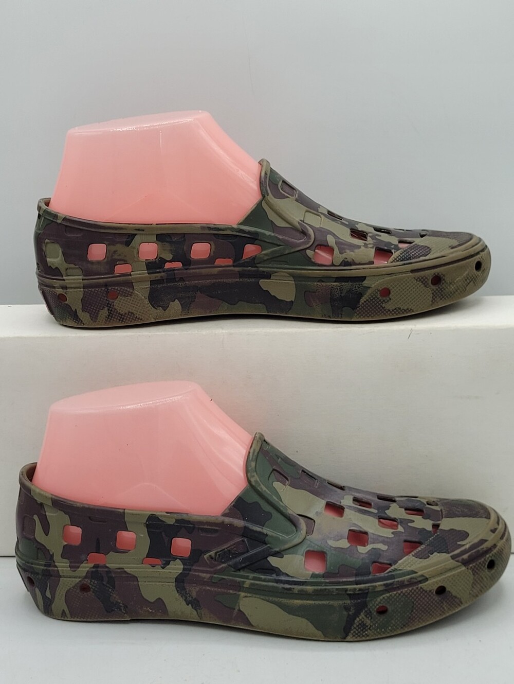 Vans Slip-On TRK water shoes in a green and brown camouflage pattern Size 4